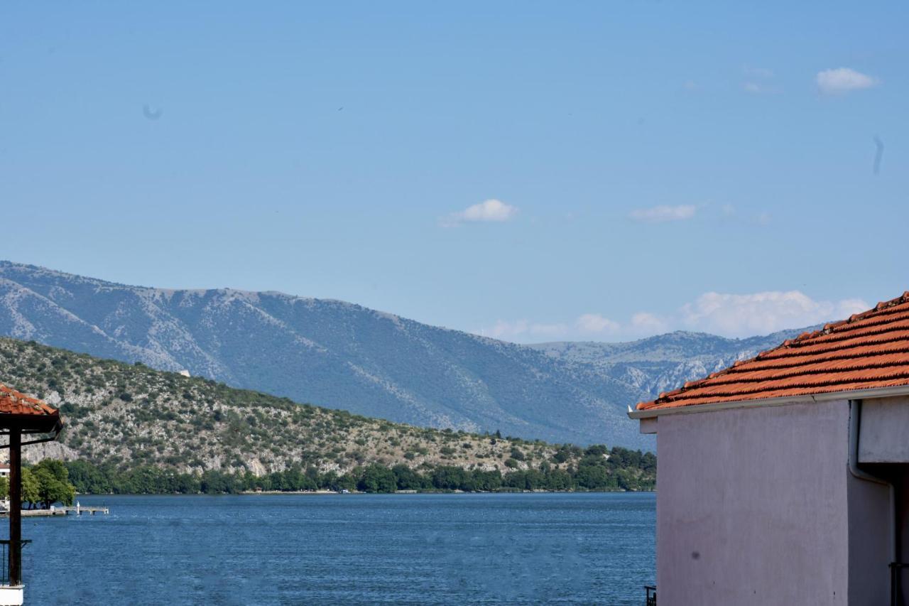 Κεντρικό Και Ευρύχωρο Οροφοδιαμέρισμα Kastoria Eksteriør billede